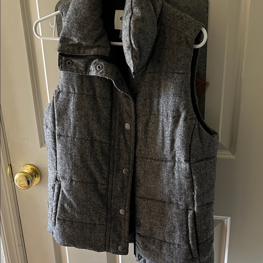Old Navy Black and White Textured vest